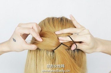 蝴蝶結(jié)的系法圖解打造氣質(zhì)名媛發(fā)型