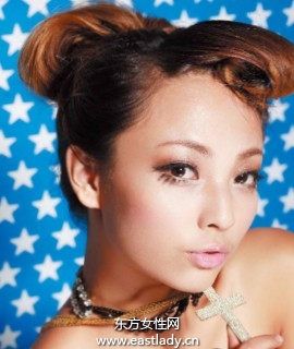 扎馬尾辮卷出筒形劉海發(fā)型