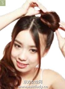 嬉哈風(fēng)格雙丸子發(fā)型扎法