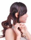 蝴蝶結(jié)對(duì)夾發(fā)型設(shè)計(jì)打造草莓般甜蜜心情