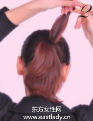 職場(chǎng)短束發(fā)展現(xiàn)沉穩(wěn)與時(shí)尚