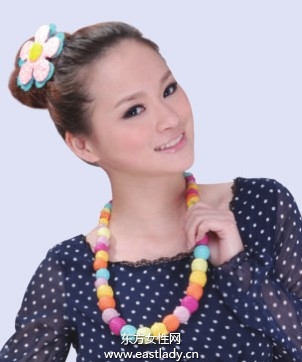 可愛丸子頭發(fā)型設(shè)計散發(fā)無限美麗清涼氣息