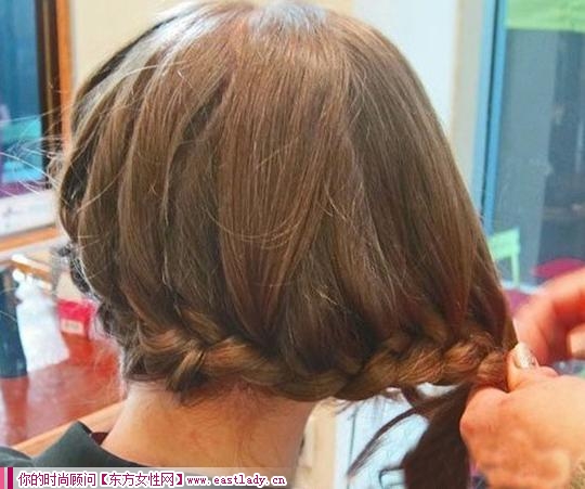 簡(jiǎn)單易學(xué)法式盤發(fā)發(fā)型圖解 跟上時(shí)尚潮流腳步