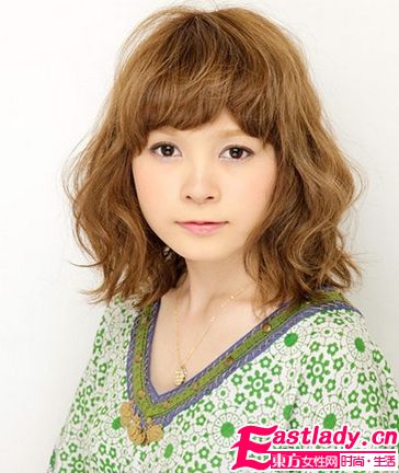 中卷發(fā)發(fā)型設(shè)計(jì) 打造完美小臉