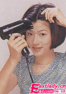 蓬松復(fù)古式短發(fā)發(fā)型彰顯野性美