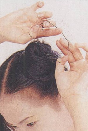 如何扎馬尾 2012最潮馬尾辮的扎法