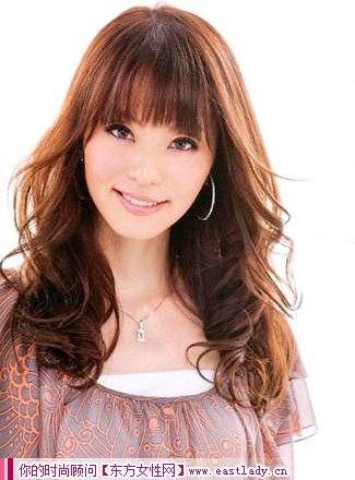 利用發(fā)夾DIY出漂亮卷發(fā)發(fā)型