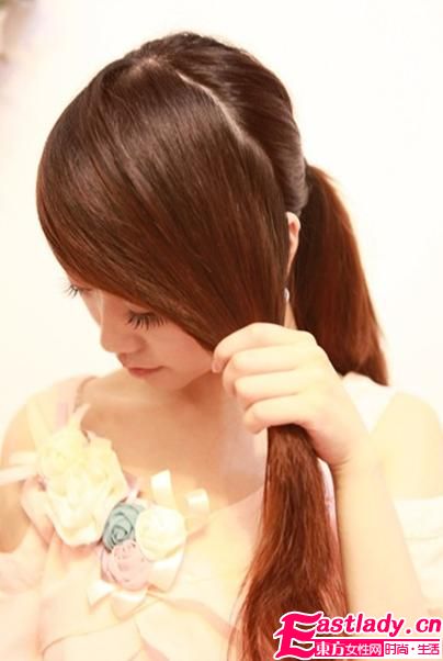 夏季簡(jiǎn)單韓式斜劉海編發(fā) 做個(gè)清爽可愛小女人