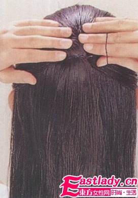 利用簡單馬尾發(fā)型 展現(xiàn)時(shí)尚活力