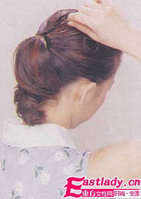 自然卷曲馬尾辮的扎法 好看又有型