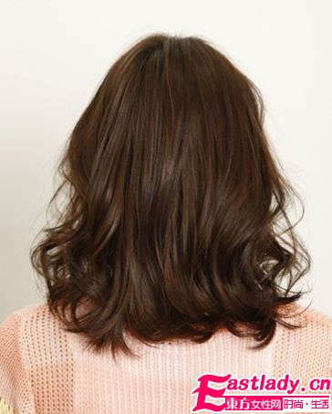 中卷發(fā)發(fā)型設計 打造完美小臉