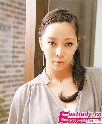 前額辮+側(cè)魚(yú)骨辮的發(fā)型編法圖解