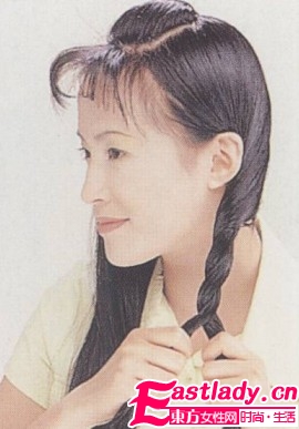 利用卷發(fā)梳打造時尚學(xué)生妹發(fā)型