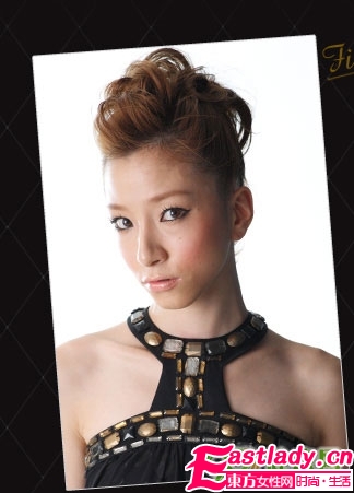 強(qiáng)薦 節(jié)日款靚麗發(fā)型DIY步驟圖解