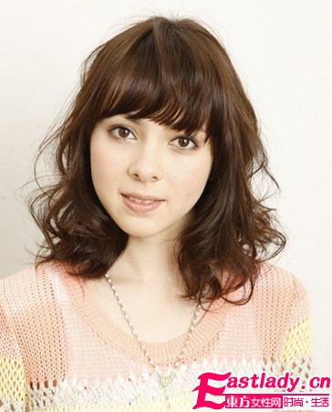 中卷發(fā)發(fā)型設(shè)計 打造完美小臉