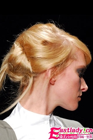 清爽夏日 魅力盤發(fā)進行時