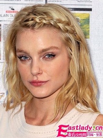 看女星玩轉(zhuǎn)各種辮子發(fā)型