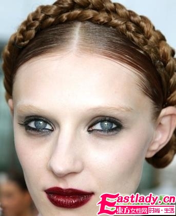 必學(xué) 8種風(fēng)格希臘花環(huán)編發(fā)