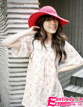 10款扮嫩發(fā)型百搭流行碎花裙