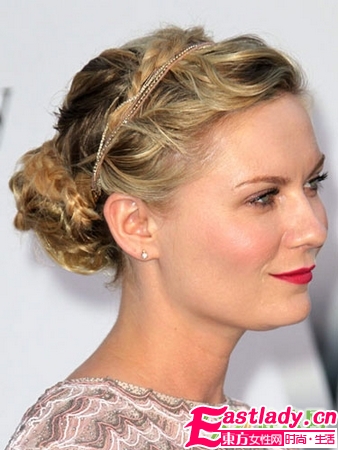 看女星玩轉(zhuǎn)各種辮子發(fā)型