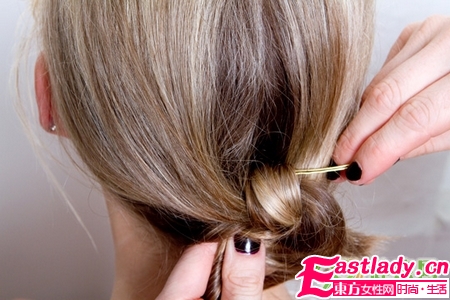 雙結(jié) 發(fā)髻的盤法步驟