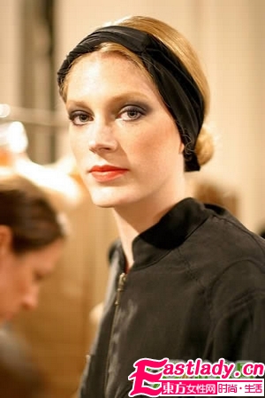 16款絲巾扎發(fā)法 人美發(fā)更美