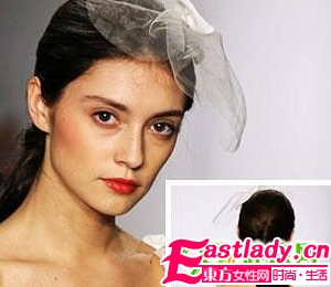 章子怡示范時(shí)尚甜美新娘發(fā)型