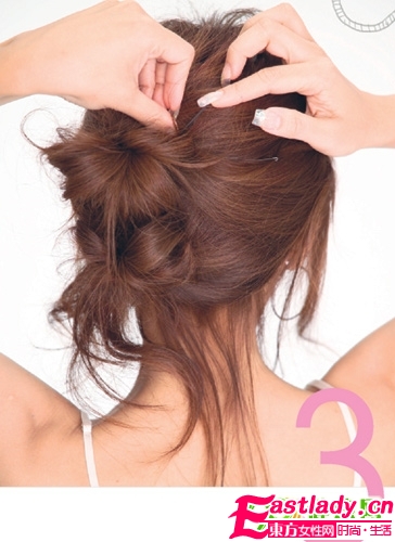 最具風(fēng)情韓式盤(pán)發(fā)步驟圖