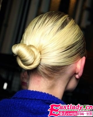 09最新韓國優(yōu)雅新娘盤發(fā)