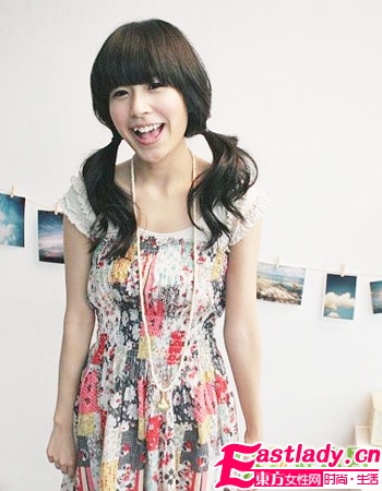 10款扮嫩發(fā)型百搭流行碎花裙