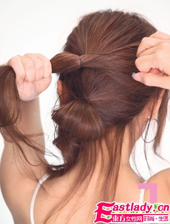 最具風(fēng)情韓式盤發(fā)步驟圖