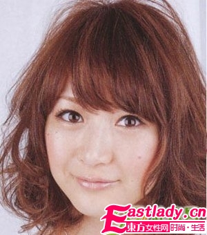 適合圓臉女性的中長(zhǎng)發(fā)發(fā)型