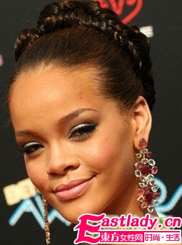 流行天后蕾哈娜的個性發(fā)型盤點