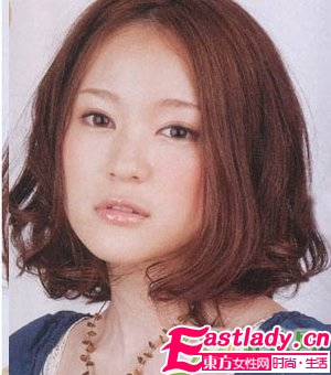 適合圓臉女性的中長發(fā)發(fā)型