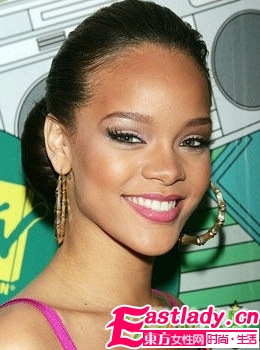 流行天后蕾哈娜的個性發(fā)型盤點(diǎn)