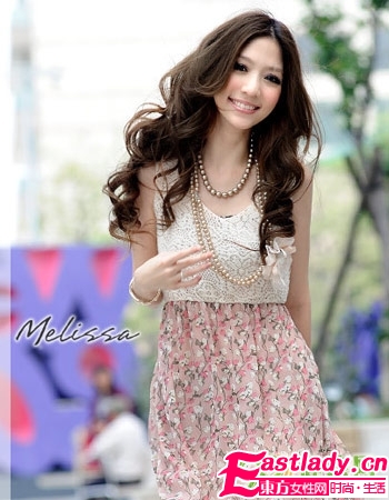 10款扮嫩發(fā)型百搭流行碎花裙