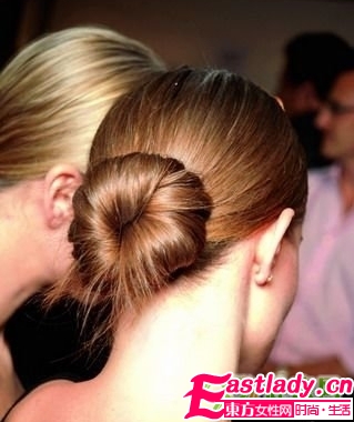 09最新韓國優(yōu)雅新娘盤發(fā)