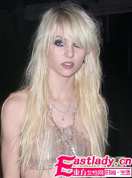 09秋季最新街拍歐美明星長(zhǎng)發(fā)造型