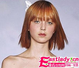 章子怡示范時(shí)尚甜美新娘發(fā)型