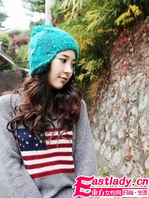 入冬時尚 看線帽如何搭配大卷發(fā)