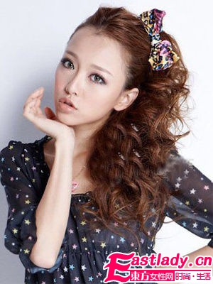 今夏馬尾新發(fā)型 甩出青春少女味