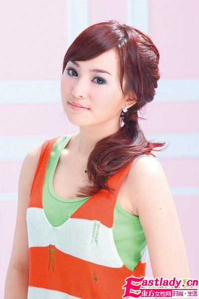 溫柔發(fā)型DIY 一分鐘甩掉大餅?zāi)?組圖)