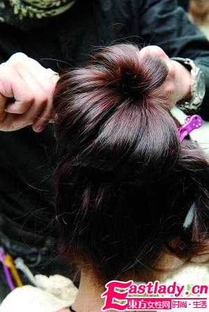 春夏最流行花苞頭步驟圖解