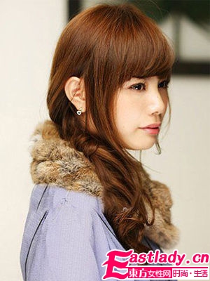 今夏馬尾新發(fā)型 甩出青春少女味