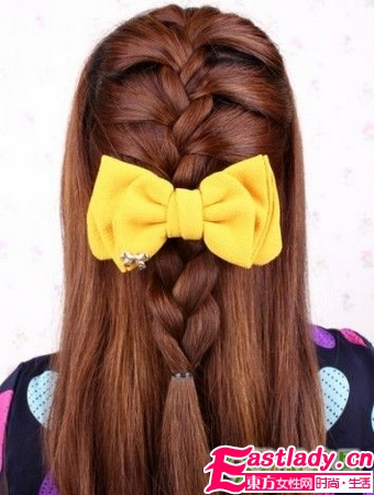 蝎子辮與發(fā)飾的搭配