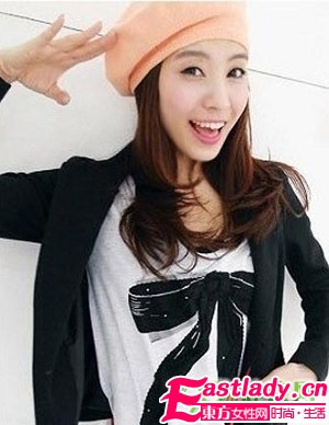 入冬時(shí)尚 看線帽如何搭配大卷發(fā)