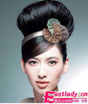 打造高貴典雅的新娘發(fā)型