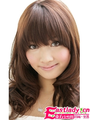 巧編小麻花辮 打造時(shí)尚發(fā)型