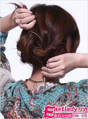 麻花辮盤發(fā)圖解步驟 簡潔優(yōu)雅
