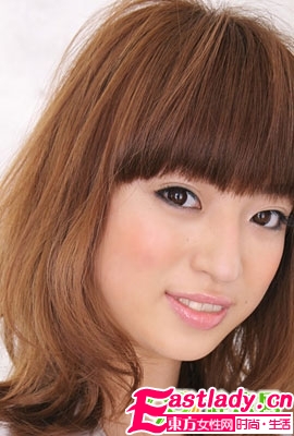 巧編小麻花辮 打造時(shí)尚發(fā)型